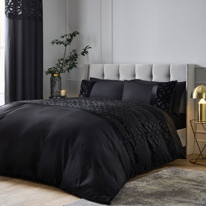 Lattice Cut Velvet Duvet Cover Set with Pillowcases, Kingsize Duvet Cover + 2 Standard Pillowcases, Black