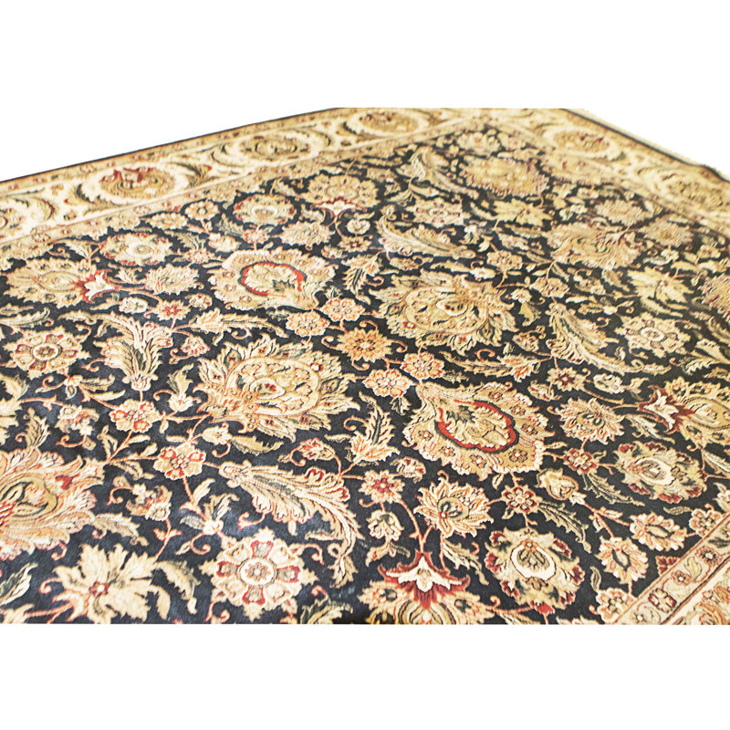 Tapis noir et ivoire de haute qualité noué à la main