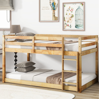 Lit simple au-dessus d'un lit mezzanine - option d'espace pour les meubles de chambre à coucher avec des lattes renforcées améliorant la stabilité