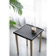 3 tables gigognes modernes, finition noire et pieds dorés avec dessus tissés, pieds latéraux de style bohémien chic, panneaux sur le dessus, fabrication, assemblage requis