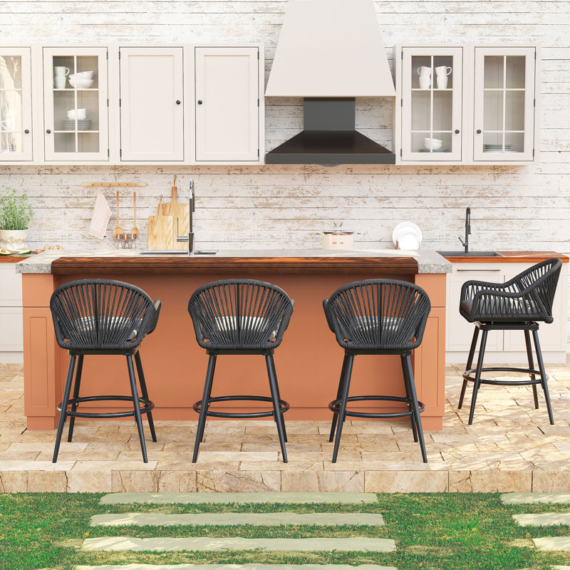 Ensemble de 4 tabourets de bar avec cadre en aluminium et tabourets pivotants en rotin de 24 po d'une capacité de 300 lb