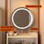 Ensemble de coiffeuse 3 en 1 avec miroir et lumière, petit ensemble de coiffeuse avec station de recharge, 2 tiroirs et espace de rangement ouvert, avec tabouret rembourré, bureau de coiffeuse compact pour petit espace