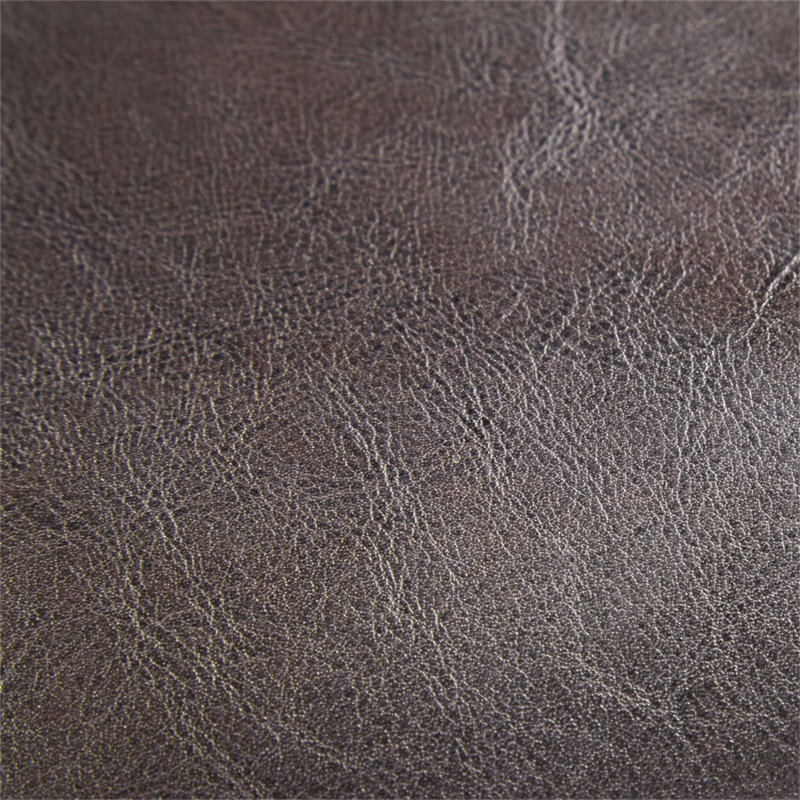Chaise de salle à manger INK + IVY Lancaster en similicuir avec pieds en bois massif, idéale pour les décors modernes et industriels.