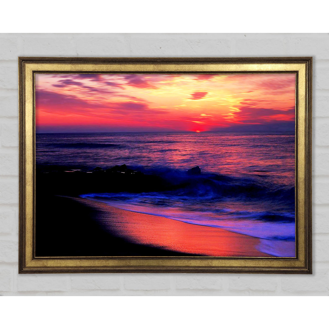 Gerahmtes Wandbild Stunning Red Distant Sun Ocean