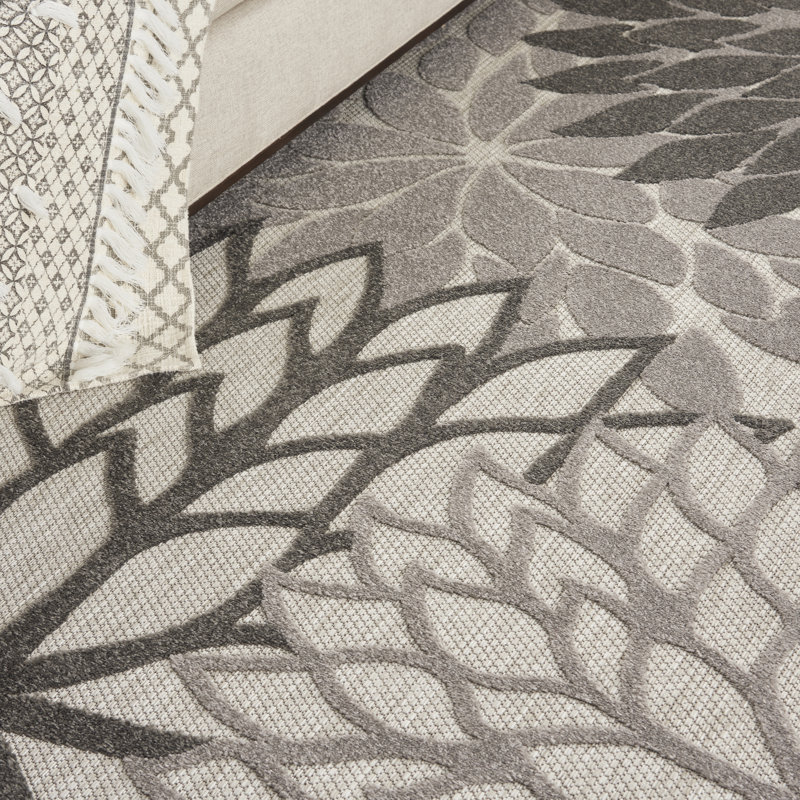 Tapis intérieur / extérieur à motif floral Arnkell, Rectangle 7 pi x 10 pi
