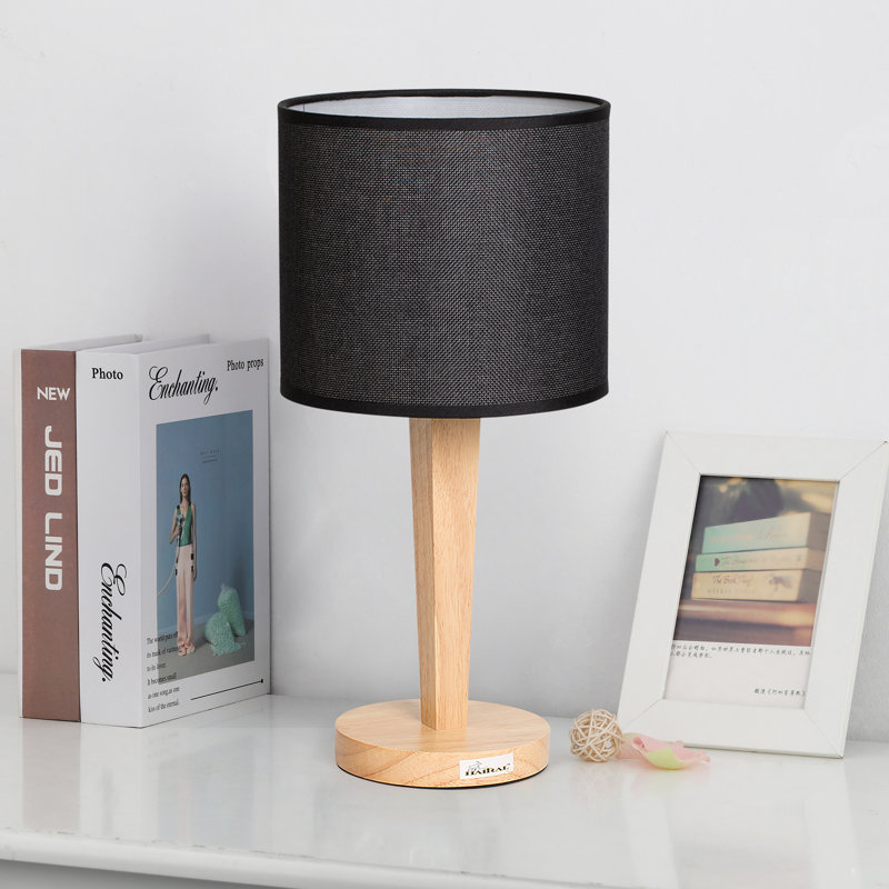 Lampe de table noire avec abat-jour en tissu noir et base en bois pour chambre à coucher