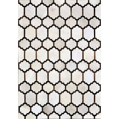 Area Cowhide Geometric Area Rug in Ivory/Cola