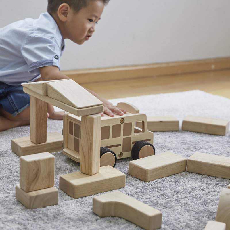 Bus scolaire en bois