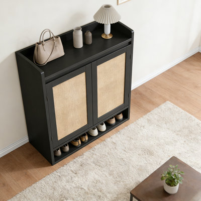 Armoire à chaussures bohémienne en bois avec tablettes réglables