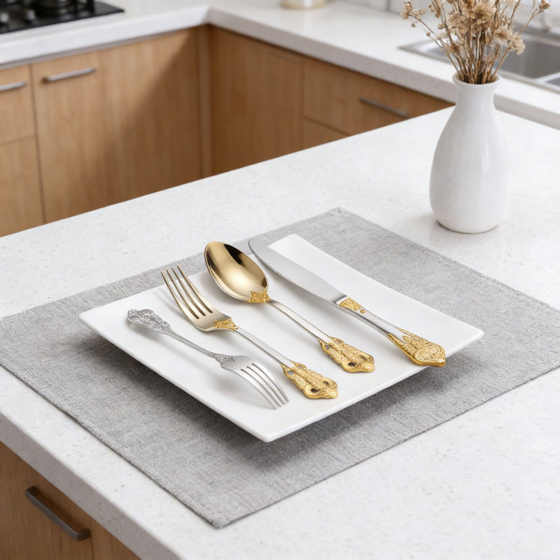 Ensemble de couverts de luxe 20 pièces, ensemble de couverts en acier inoxydable 304 avec accents dorés, ensemble de couverts polis miroir pour un dîner raffiné et des occasions spéciales