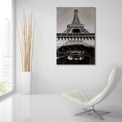 "Paris - Tour Eiffel Look Up - Noir et blanc" par Epic Portfolio