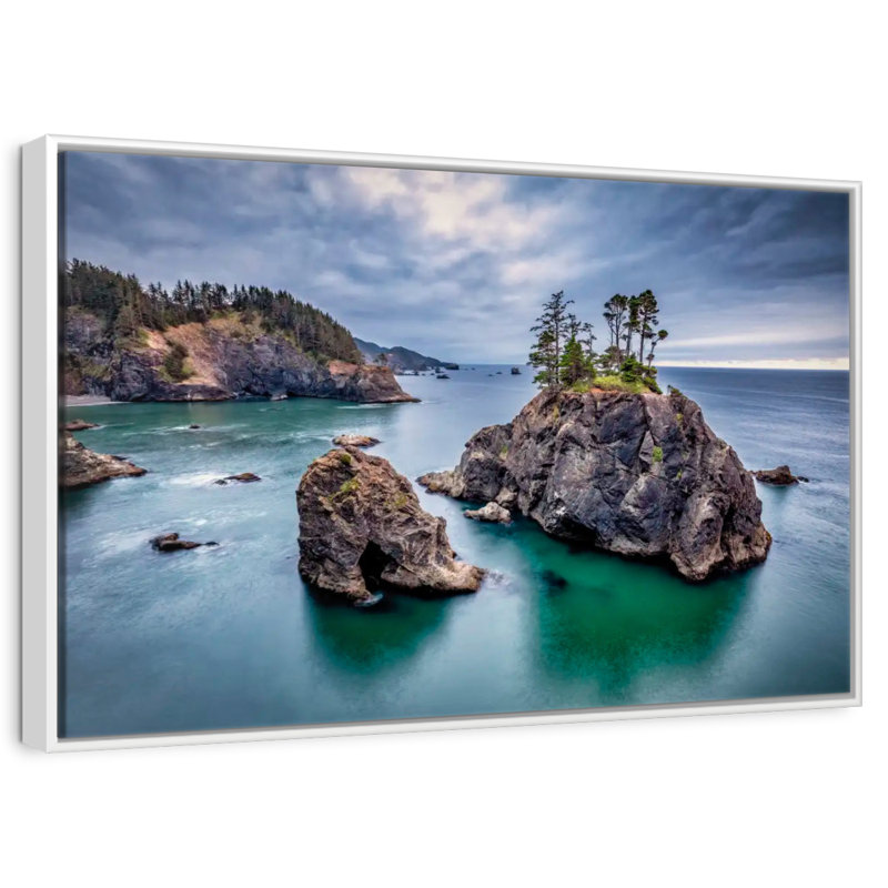 Formations rocheuses le long de la côte de l'Oregon, Cadre flottant blanc, 25 po x 17 po