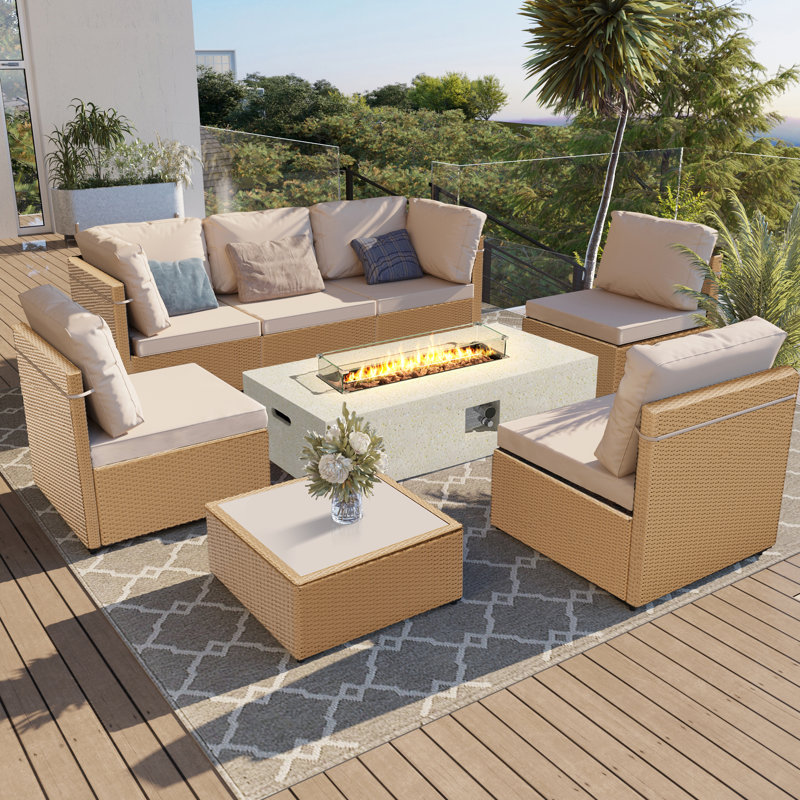Ensemble de patio en osier pour 6 personnes avec foyer, table basse, housse en verre et housse de pluie