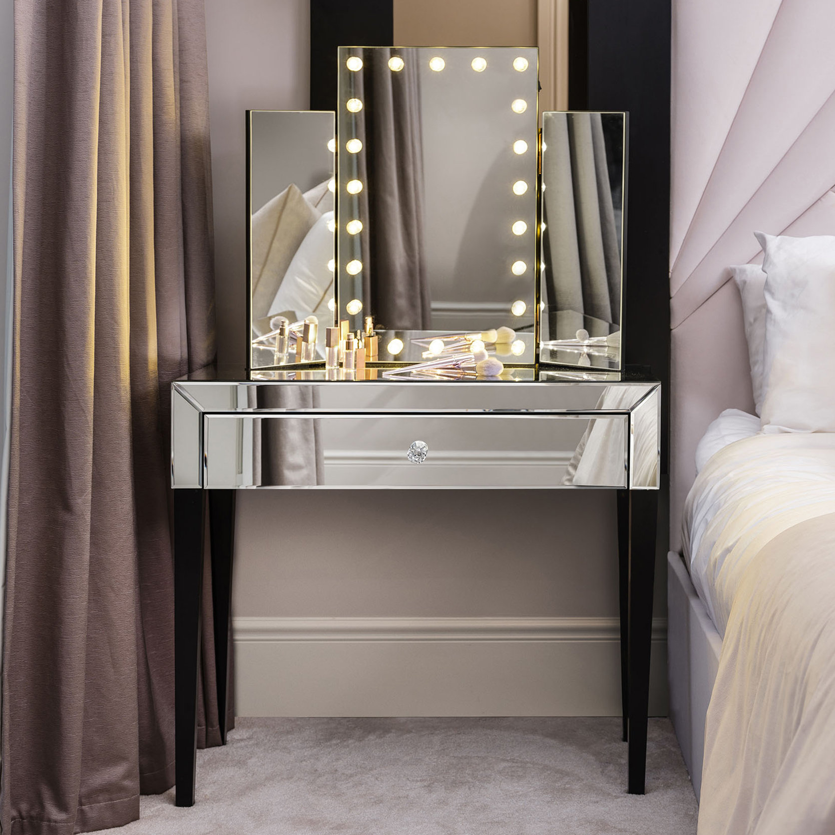 Mirrored dressing outlet table mirror