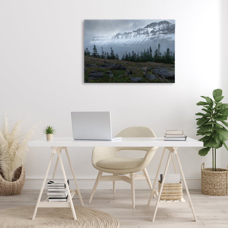 «First Snow Mountains», art mural sur toile par Hunter Page, H 24 po x l 36 po