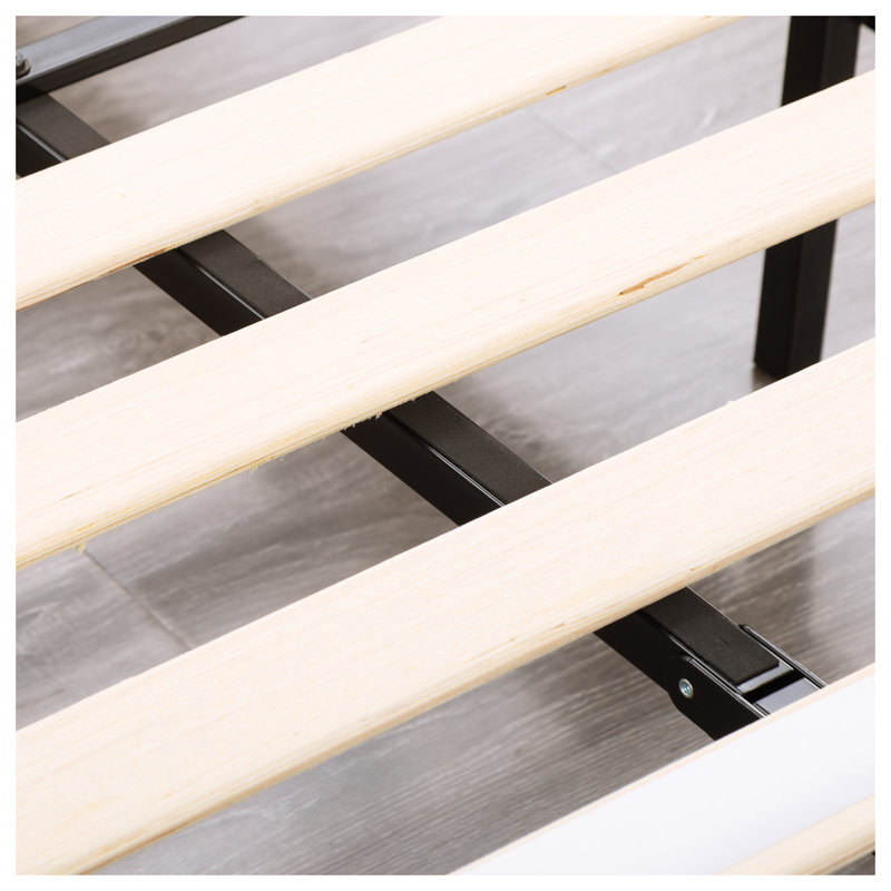 Structure de lit tapissier très grand en velours bleu avec lattes en bois massif et tête de lit minimaliste