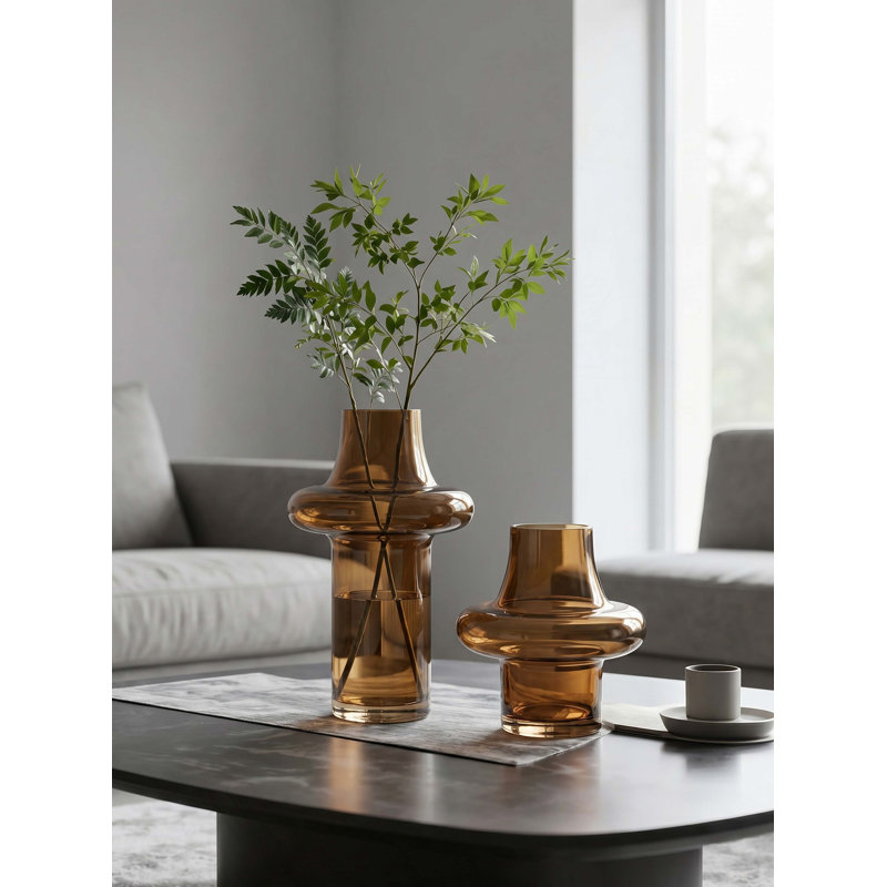 Petit vase en verre de style médiéval, H 7,9 po x l 7,9 po x P 7,9 po
