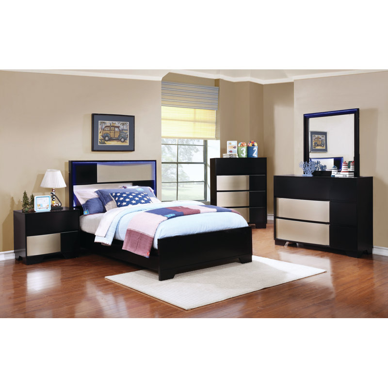 Savannah Standard 7 Piece Bedroom Set