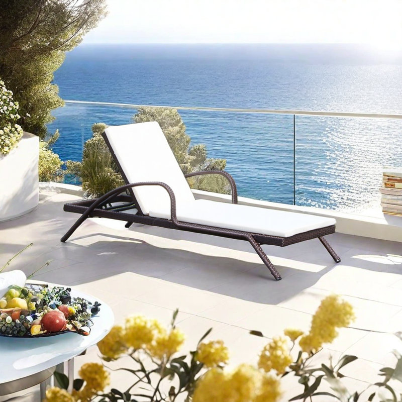 Outdoor Reclinable Rattan Beach Lounger Chair Outdoor Wicker Chaise Lounge , Cushion Included