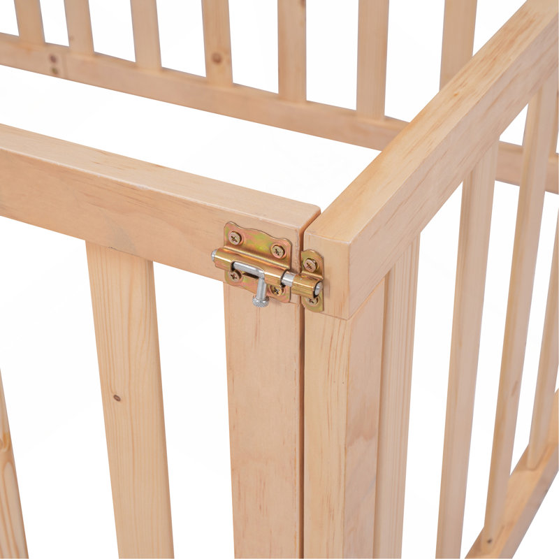 Structure de lit simple en bois avec clôture et porte