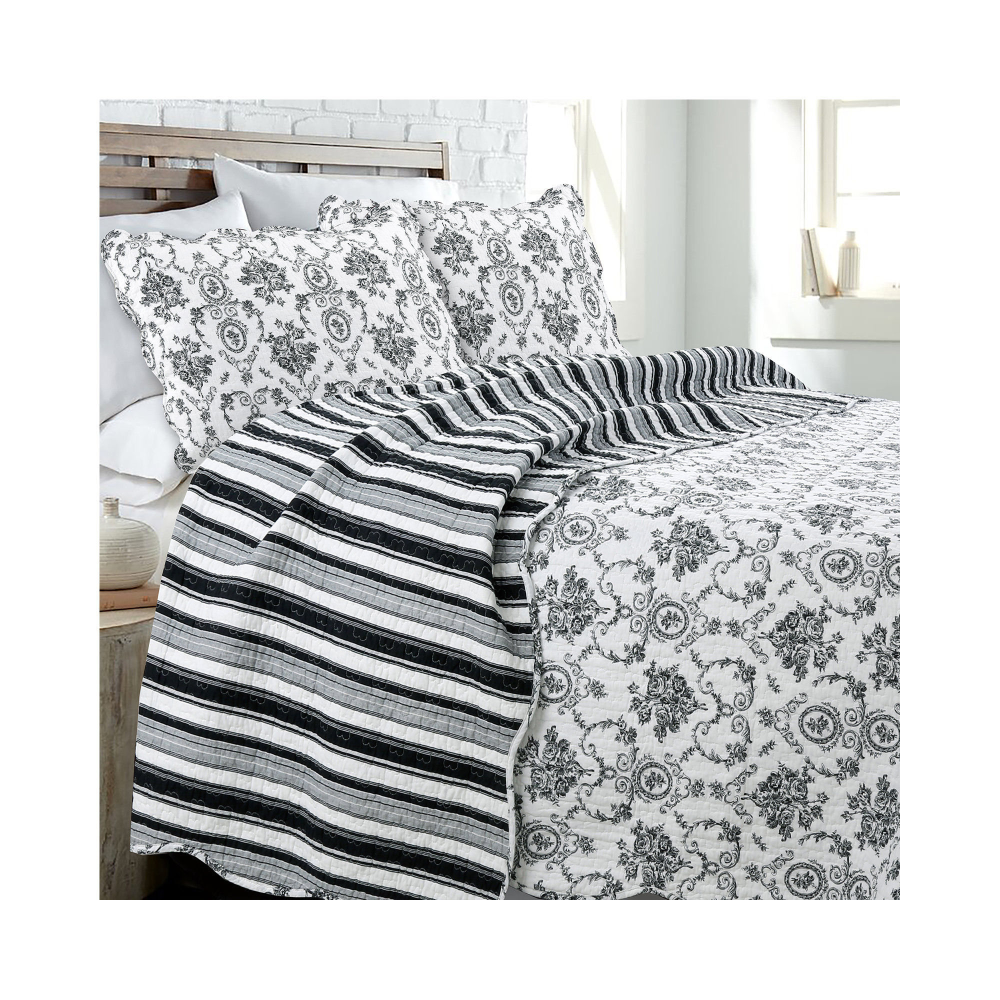 French Medallion Cotton Quilt Set, Queen Quilt + 2 Shams, Black