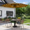 Parasol de patio 9 pi avec manivelle, parasol de table d'extérieur avec bouton-poussoir inclinable et 8 baleines pour terrasse piscine