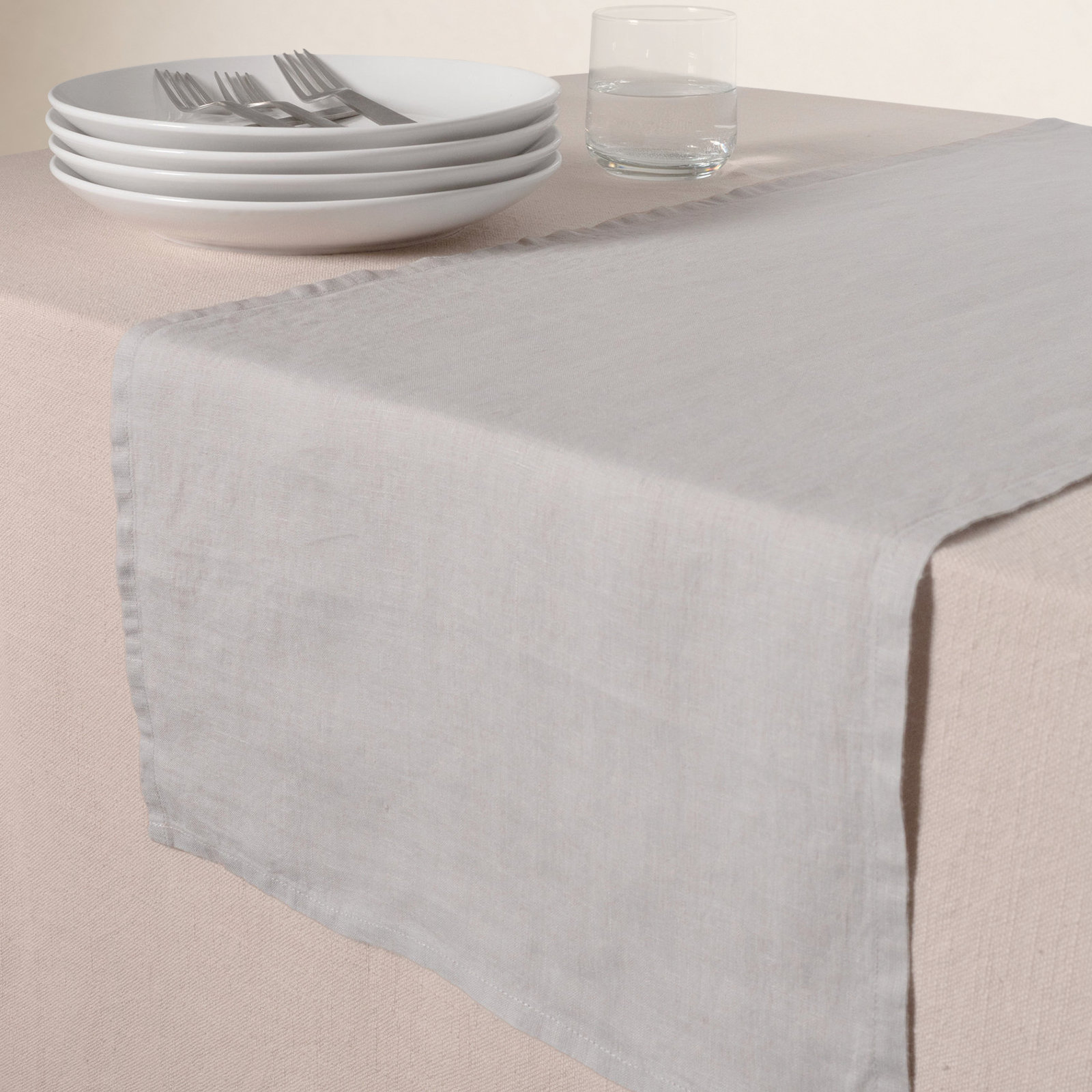 Valle Table Runnner, Light Gray