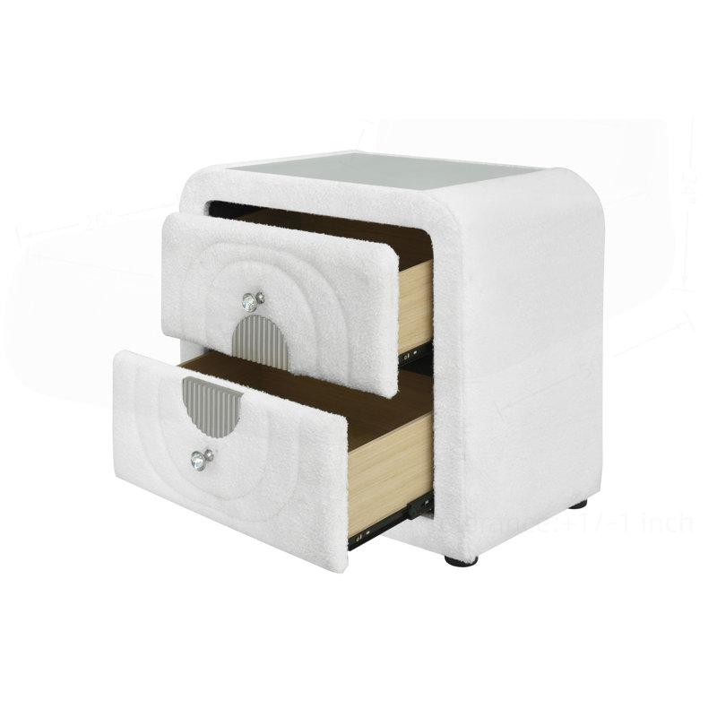 Charmante table de chevet en sherpa blanc avec accents chromés et conception pratique