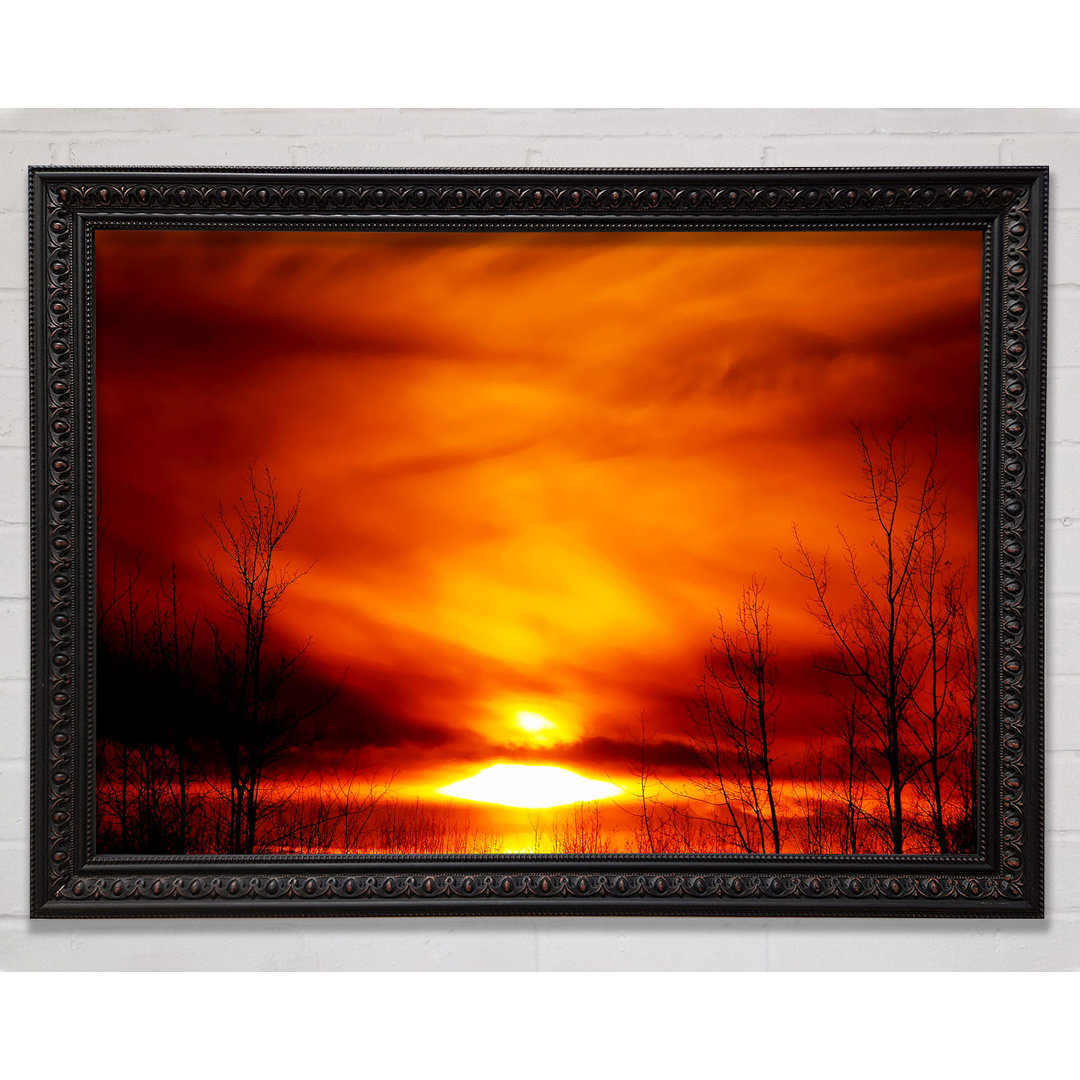 Orange Sunblaze Through The Misty Sky - Einzelne Bilderrahmen Kunstdrucke