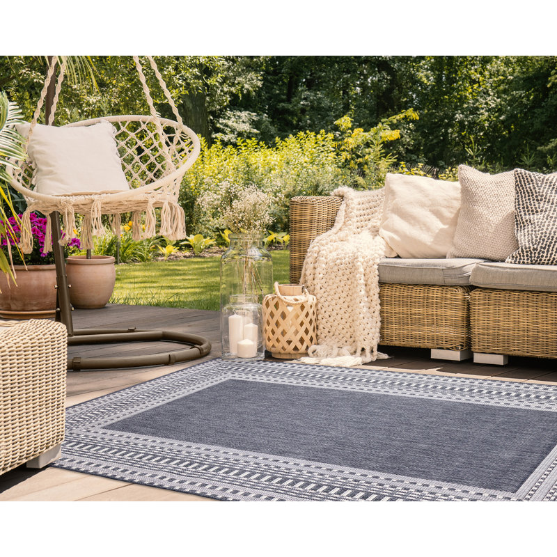 Tapis rayé bleu marine intérieur / extérieur Tukgahgo, Rectangle 3 pi 3 po x 4 pi 11 po