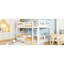 Lit superposé simple au-dessus d'un lit blanc - fonctionnel et confortable pour une chambre à coucher au design moderne