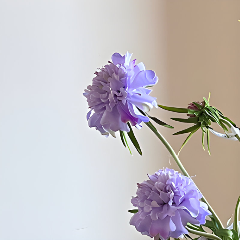 Ornements de fleurs simulées