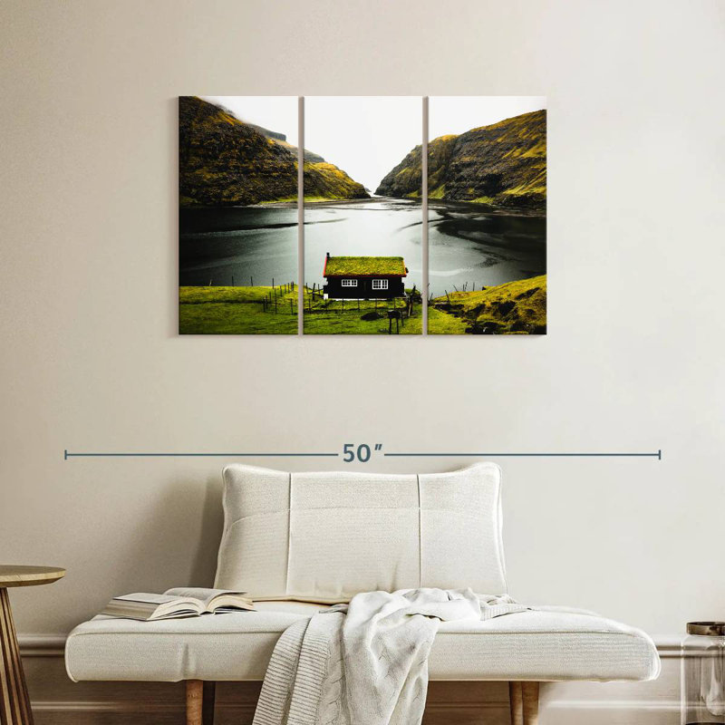 Alvord Faroe Island House, H 24 po x l 38 po
