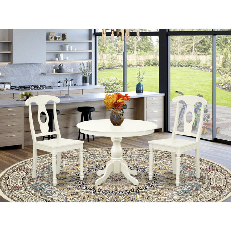 L'ensemble 3 pièces de table et chaises de cuisine comprend une table ronde avec piédestal et 2 chaises de salle à manger, lin blanc