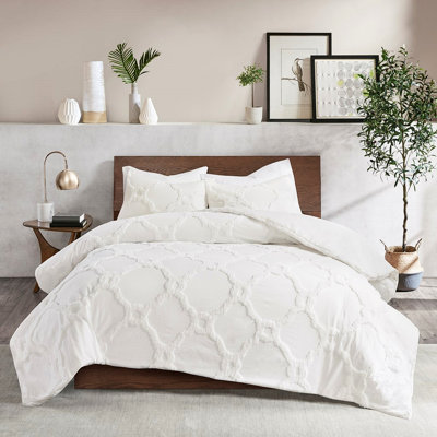 King/ King Bedding . 3 Piece Geometric Cotton Chenille. Fill. 2 Shams. . Easy To Clean Comforter Pattern. 100% Filling. Matching Machine Washable