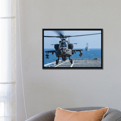 «An Army Ah-64D Apache Helopter Takes off from USS Ponce», reproduction de photo sur toile