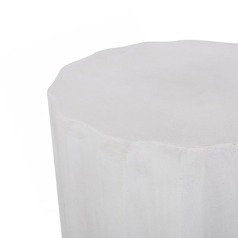 Table d'appoint d'extérieur à bord ondulé