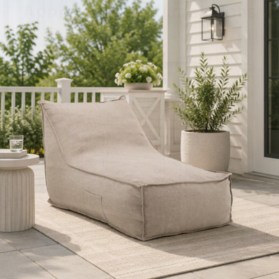 Pouf d'extérieur Perry, ensemble de 2, idéal pour se détendre à l'intérieur comme à l'extérieur grâce à son tissu à séchage rapide et son support ergonomique.