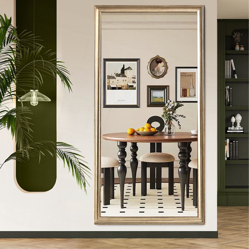 Miroir de plancher complet avec cadre en bois artificiel, conception élégante et durabilité, un incontournable pour les chambres à coucher, les magasins de vêtements et les salons