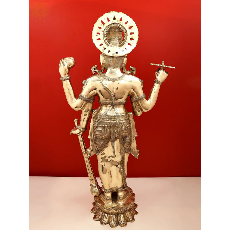 Grand lord debout Vishnu