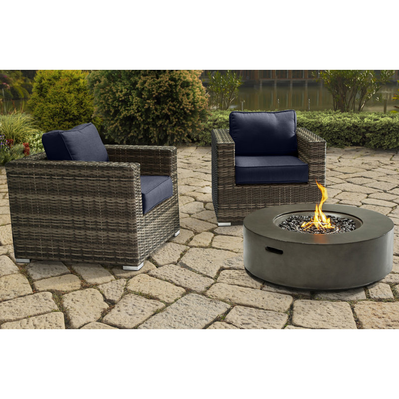 Ensemble de conversation pour 2 personnes avec coussins Sunbrella et foyer rond en béton Lsi, Bleu marine