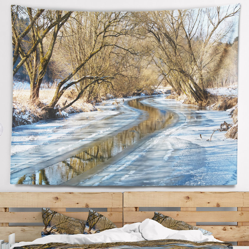 Tapisserie paysage bleu ensoleillé en hiver, H 32 po x l 39 po