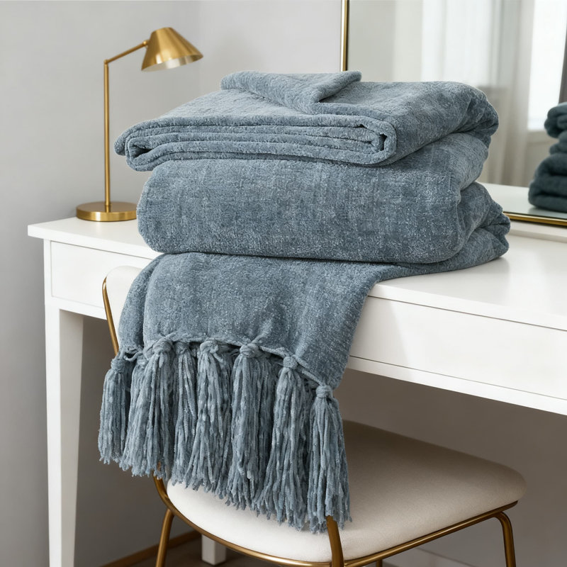 Jeté en chenille de luxe pour canapé et lit, conception en tricot doux et moelleux avec pampilles décoratives, couverture légère toutes saisons pour la décoration intérieure