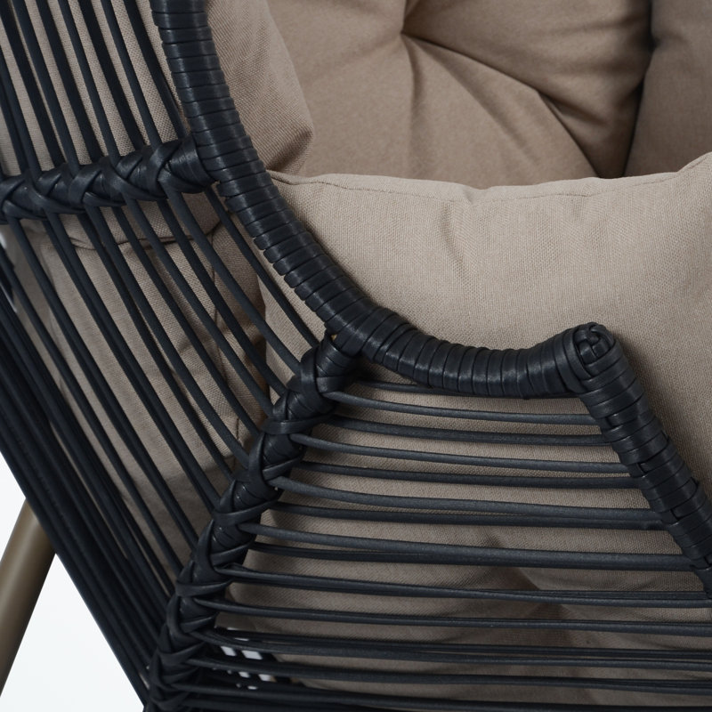 Fauteuil ovale en osier avec coussin