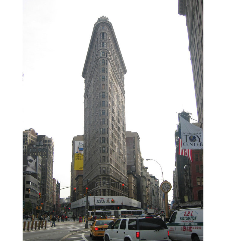 New York City Flatiron Building, H 24 po x l 18 po