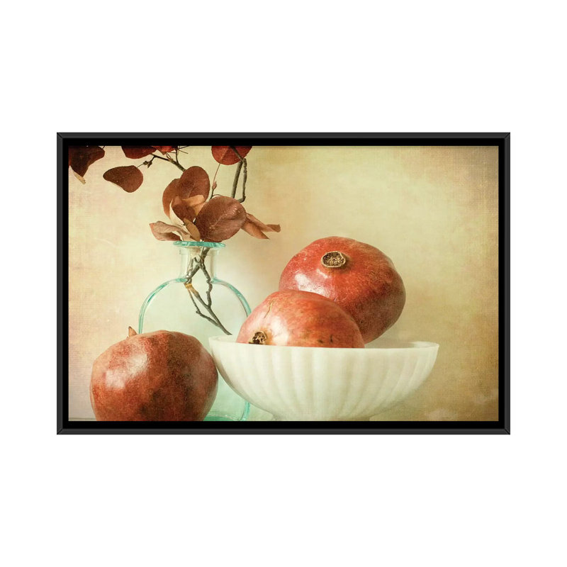 «Pomegranates and Milk Glass», reproduction de photo sur toile tendue, H 18 po x l 26 po x P 1,5 po, Toile avec cadre noir