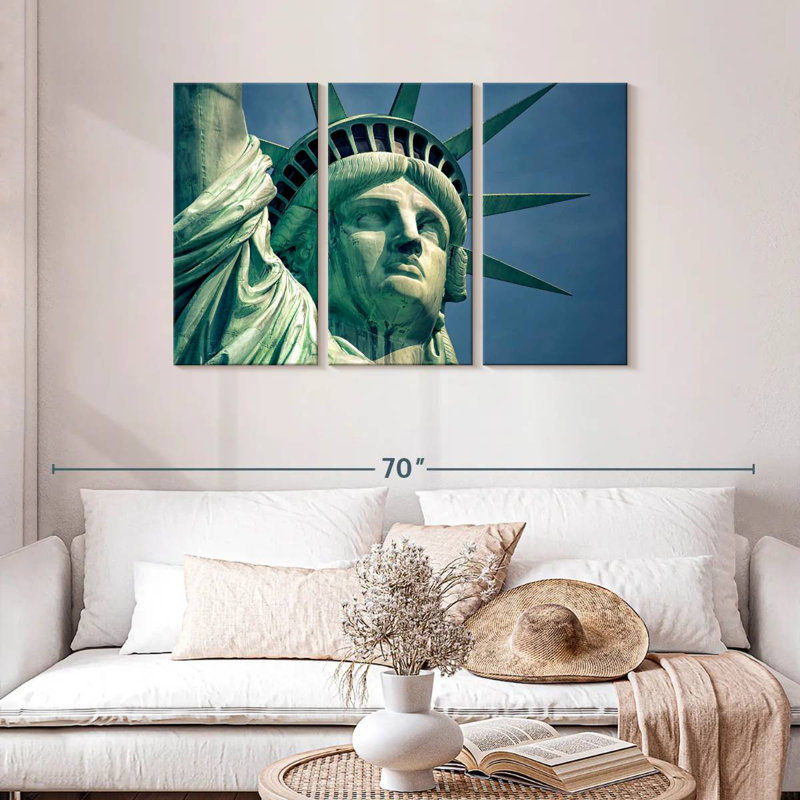 La Statue de la Liberté aux États-Unis, H 28 po x l 45 po