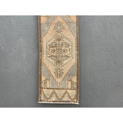 Petit tapis géométrique en laine beige 16,1 x 42,1 pouces