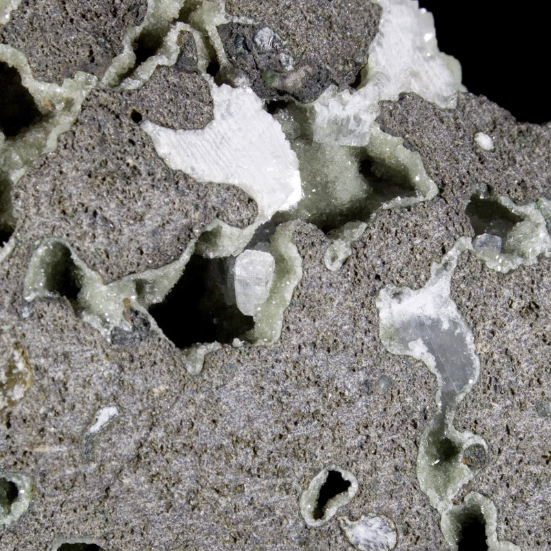 Gyrolite de Philomenia avec apophyllite sur basalte