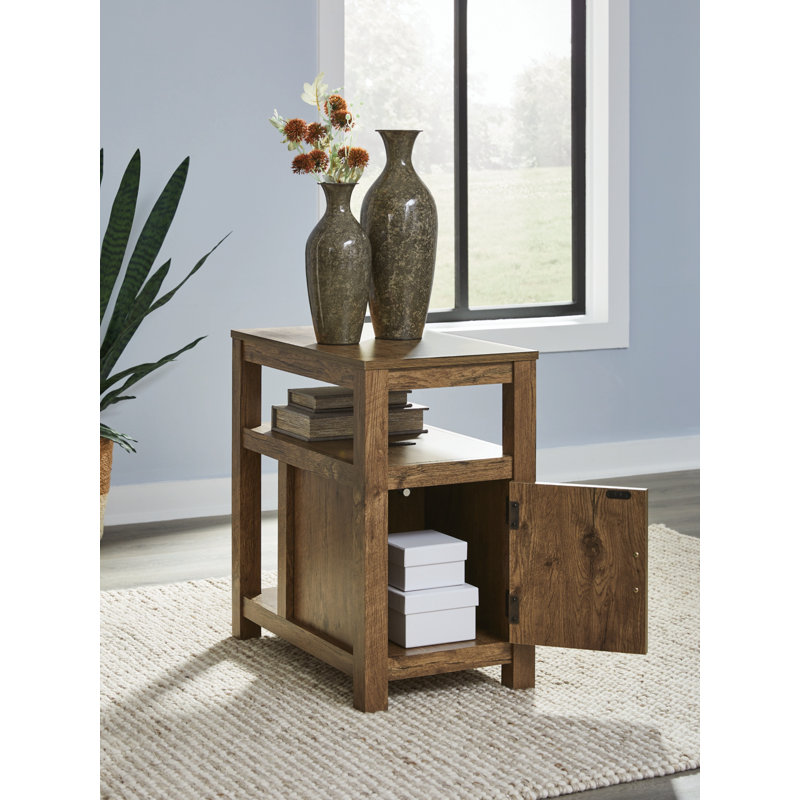 Fendenmore Chairside End Table, Brown, Brown